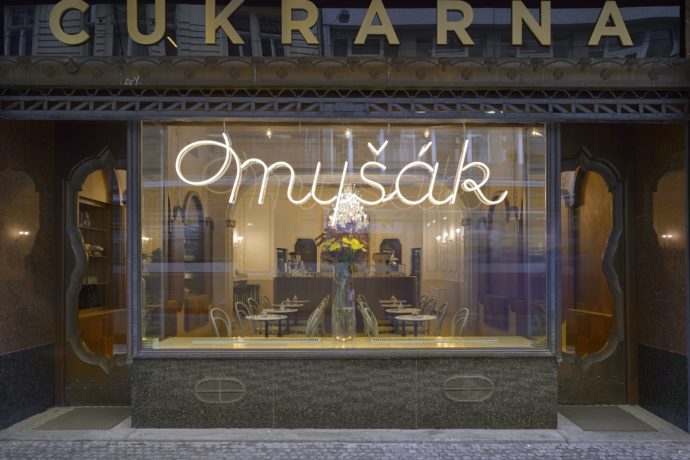 Myšák//Pastry Shop